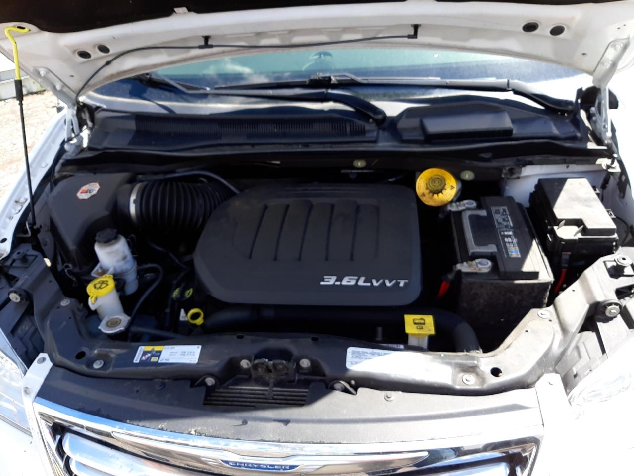 Photo 7 from auction – 2015 CHRYSLER TOWN & COU with VIN 2C4RC1BG8FR561804