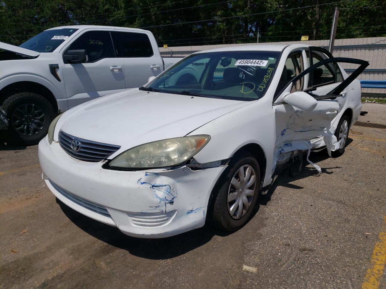 Photo 2 from auction – 2005 TOYOTA CAMRY LE with VIN 4T1BE32K85U011219