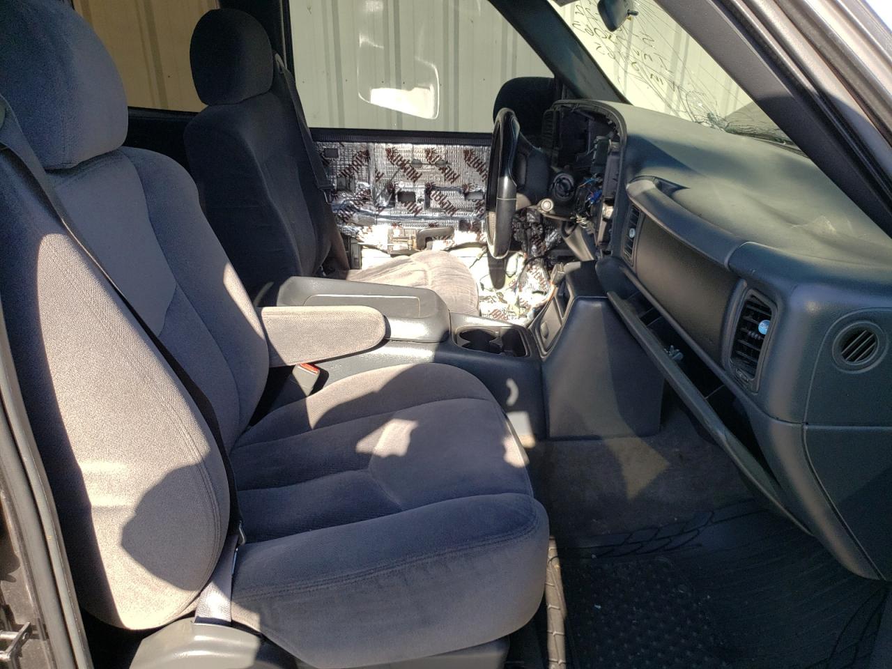 Photo 5 from auction – 2001 CHEVROLET SILVERADO with VIN 2GCEC19T611238165
