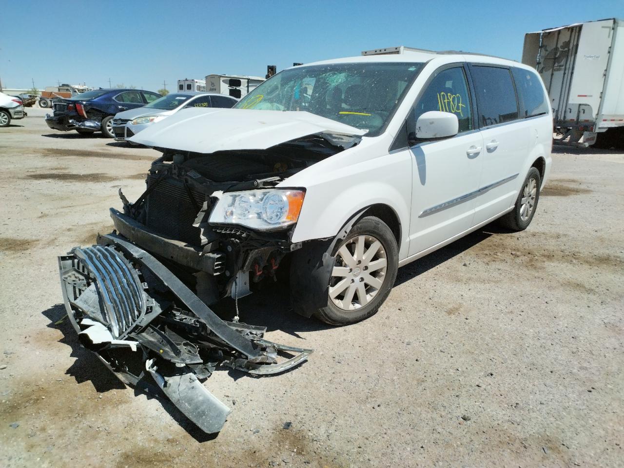 Photo 2 from auction – 2015 CHRYSLER TOWN & COU with VIN 2C4RC1BG5FR601790