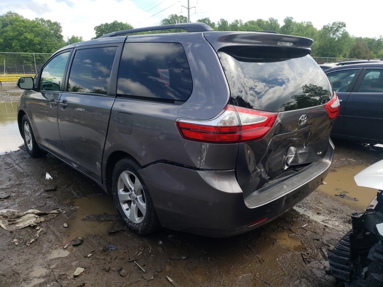 Photo 15 from auction – 2015 TOYOTA SIENNA LE with VIN 5TDKK3DC8FS649172
