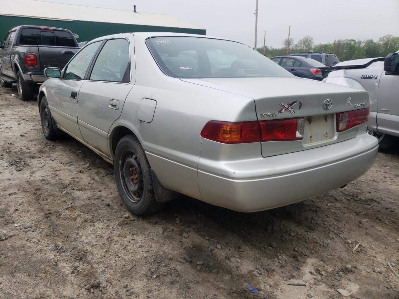 Photo 3 from auction – 2000 TOYOTA CAMRY CE with VIN 4T1BG22K8YU690028