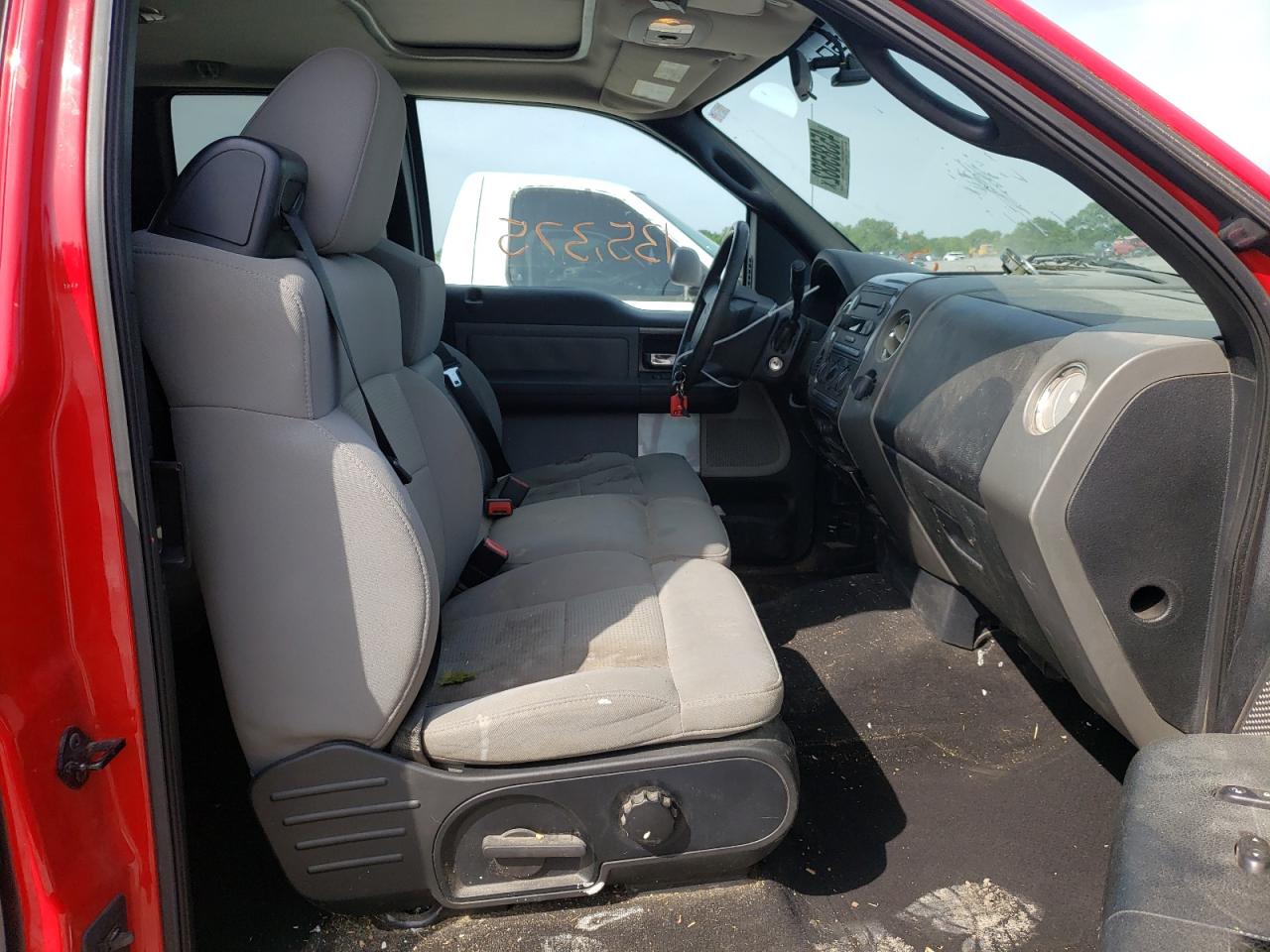 Photo 5 from auction – 2004 FORD F150 with VIN 1FTPX14514NC37675