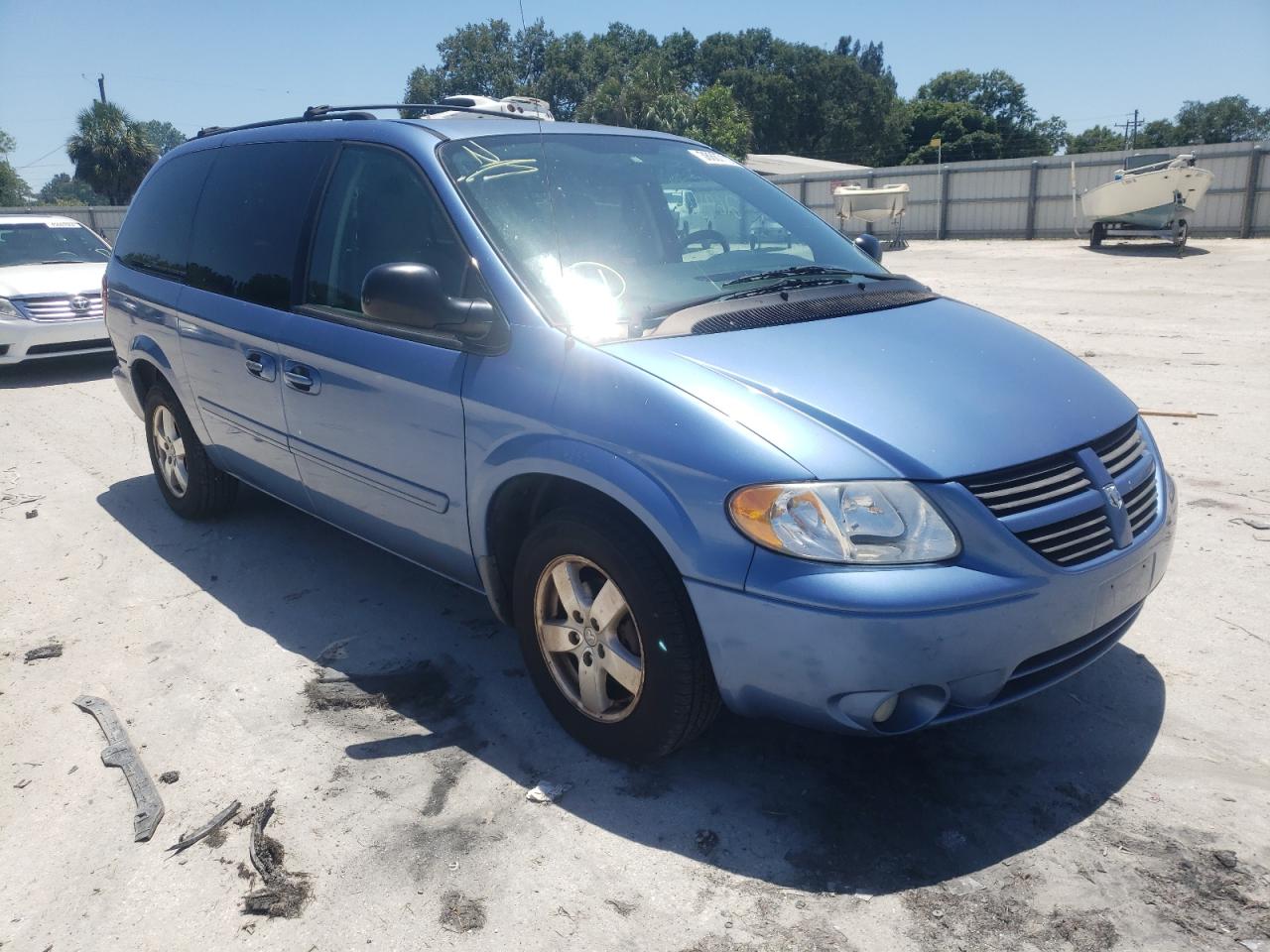 DODGE GRAND CARA 2007 with VIN 2D4GP44LX7R124186 - Photo from auction