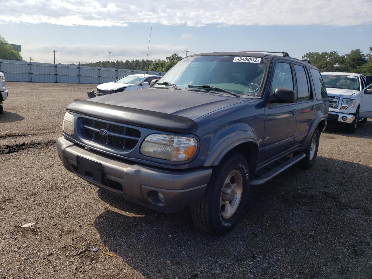 Photo 2 from auction – 2000 FORD EXPLORER X with VIN 1FMZU63P4YZB07577