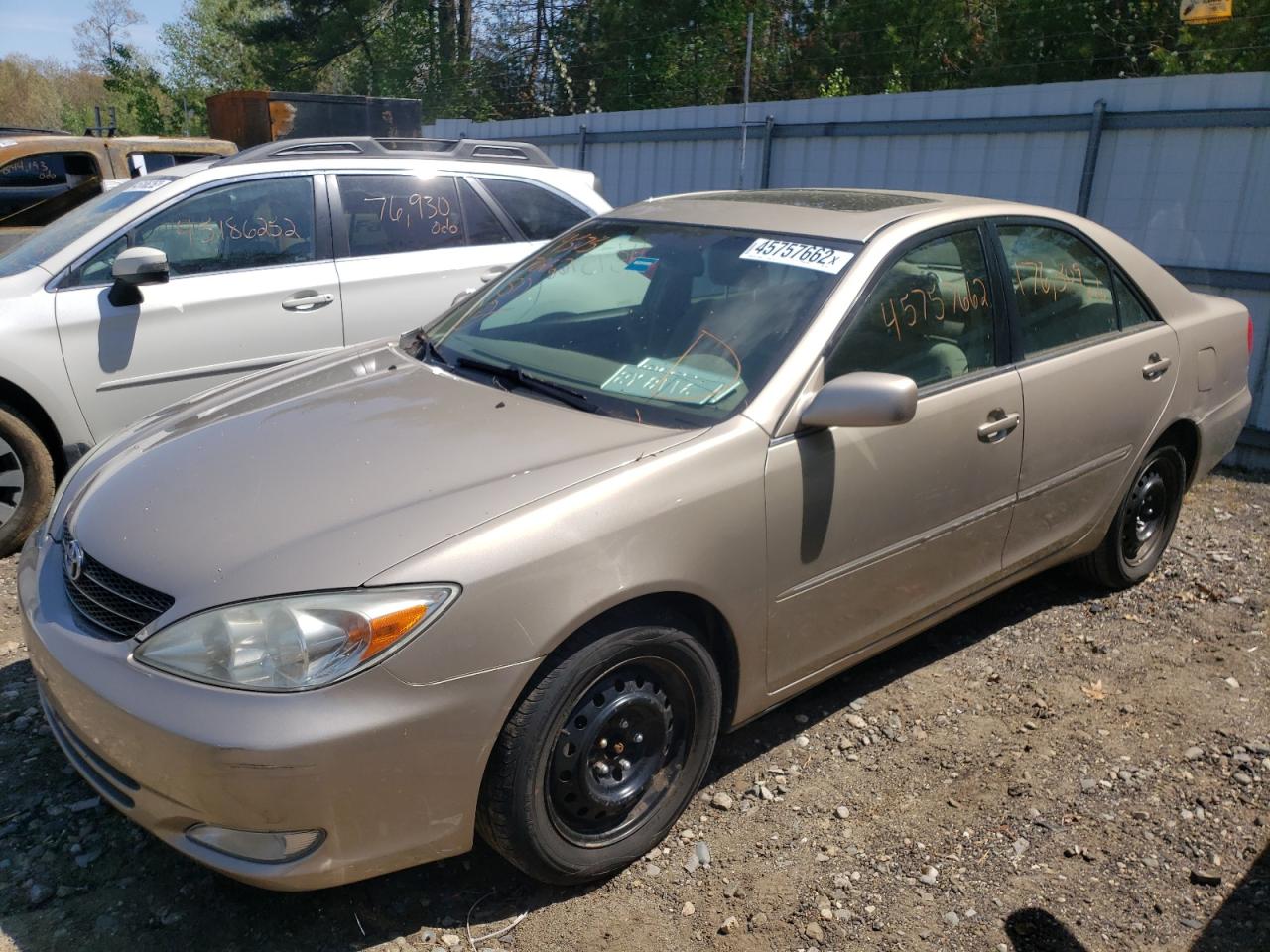 Photo 2 from auction – 2004 TOYOTA CAMRY LE with VIN 4T1BE30K44U925307