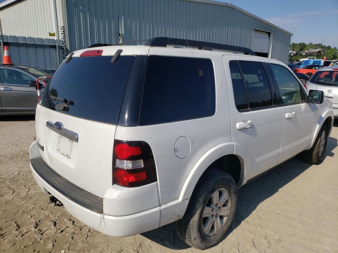 Photo 4 from auction – 2009 FORD EXPLORER X with VIN 1FMEU63E49UA23447