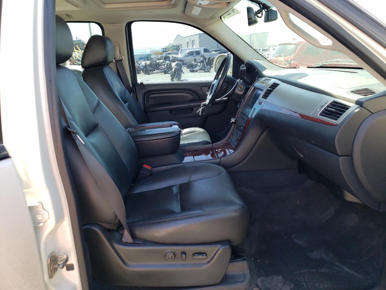 Photo 5 from auction – 2012 CADILLAC ESCALADE E with VIN 3GYT4NEF0CG132763
