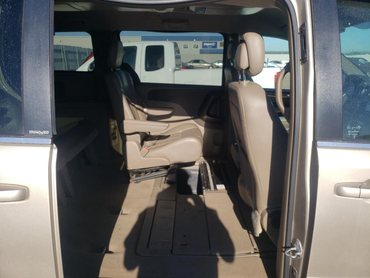 Photo 6 from auction – 2014 CHRYSLER TOWN & COU with VIN 2C4RC1BG4ER269243
