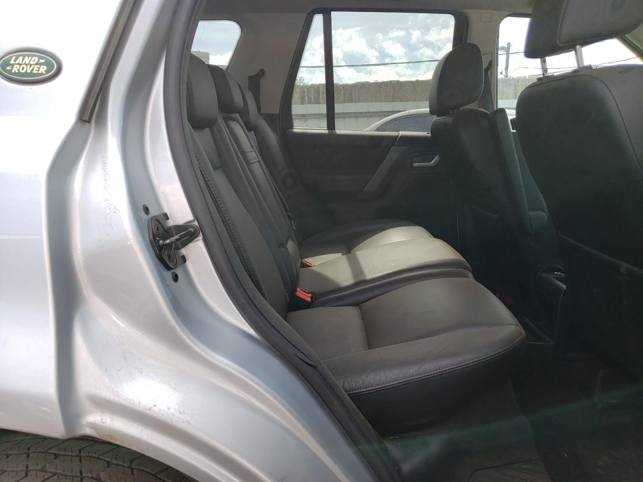 Photo 6 from auction – 2008 LAND ROVER LR2 SE with VIN SALFP24N98H033916