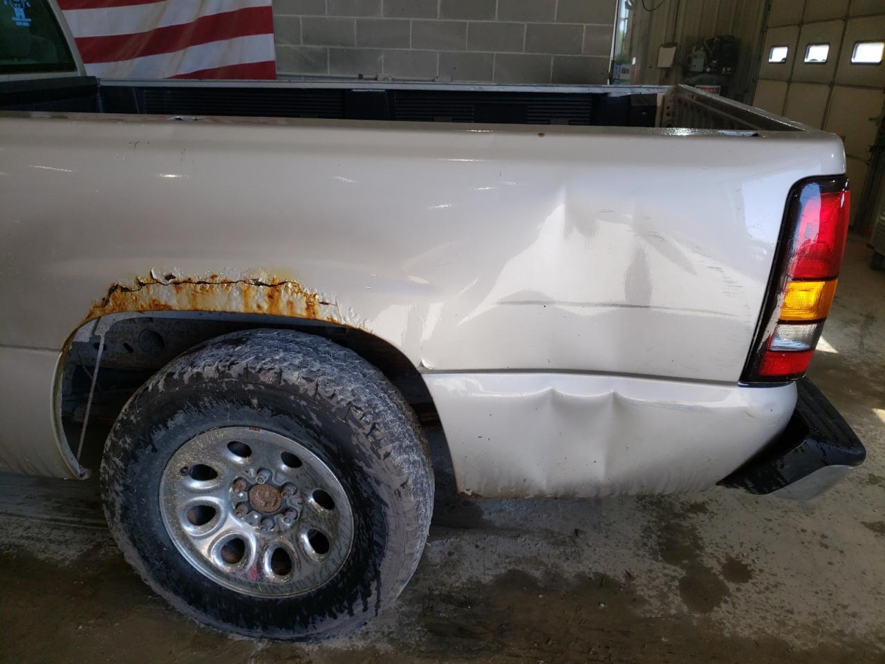 Photo 9 from auction – 2005 GMC NEW SIERRA with VIN 1GTEC14V95Z259789