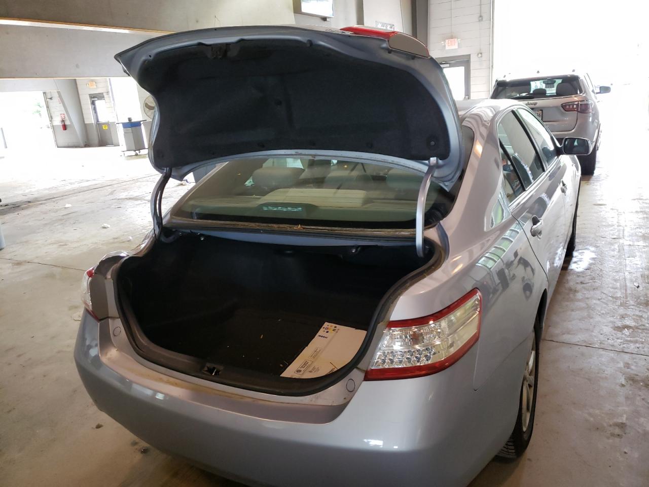 Photo 9 from auction – 2011 TOYOTA CAMRY HYBR with VIN 4T1BB3EK7BU126703
