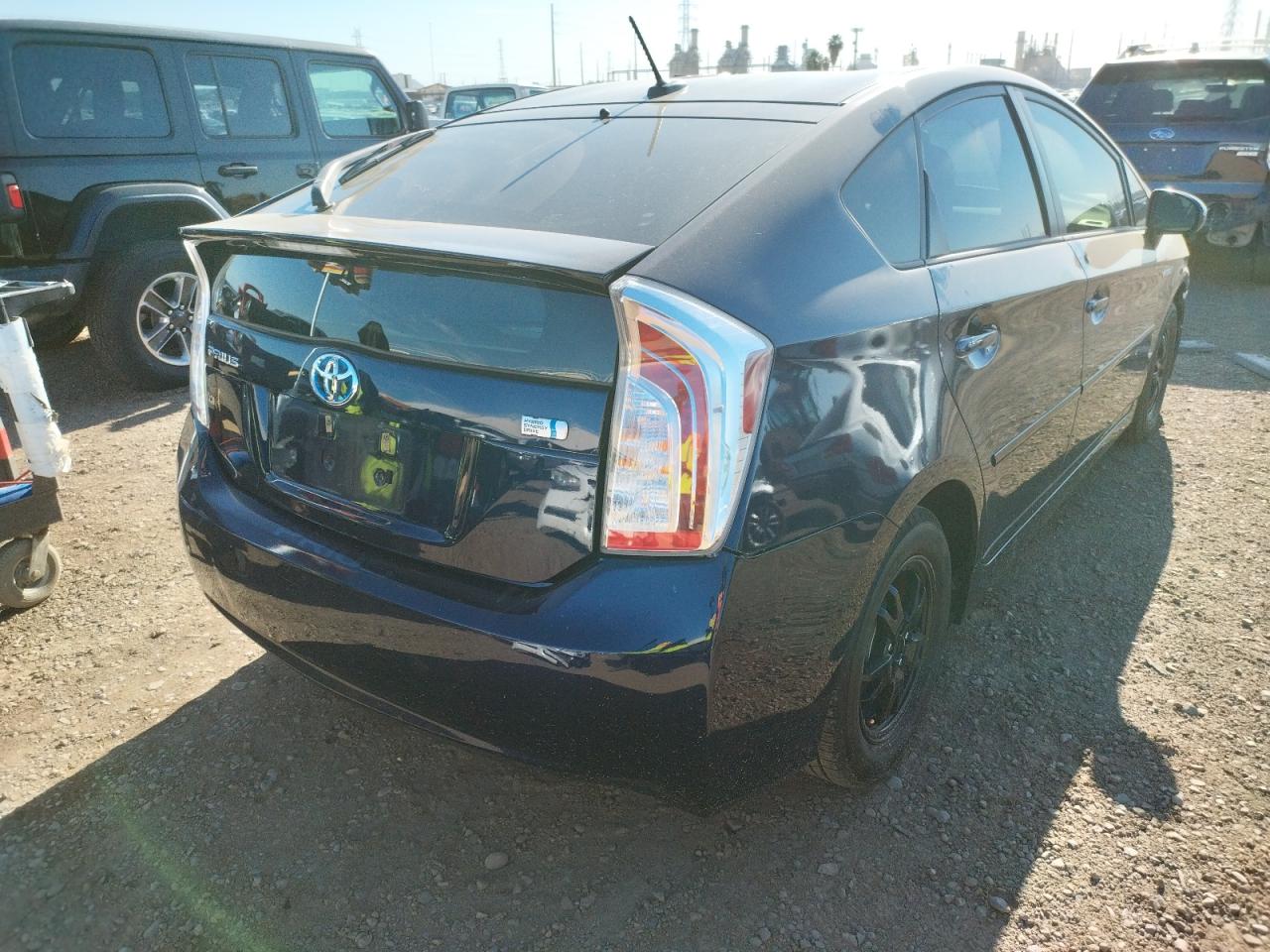 Photo 4 from auction – 2014 TOYOTA PRIUS with VIN JTDKN3DU0E0365732