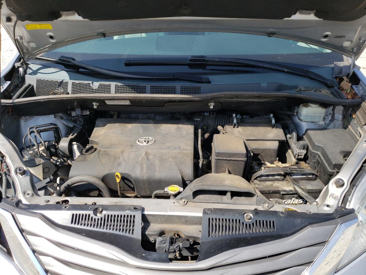 Photo 7 from auction – 2011 TOYOTA SIENNA XLE with VIN 5TDYK3DC8BS124360