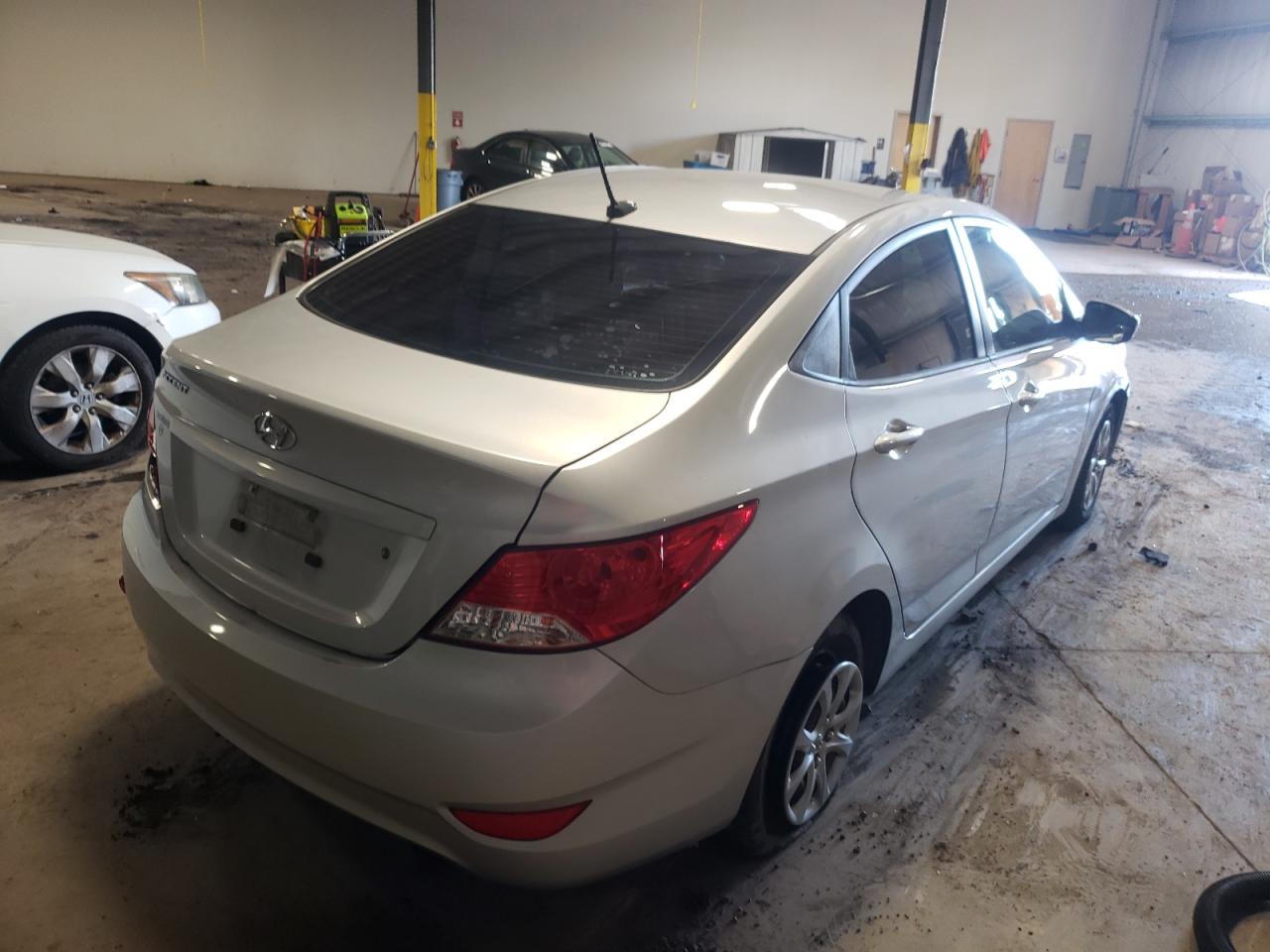Photo 4 from auction – 2012 HYUNDAI ACCENT GLS with VIN KMHCT4AE0CU183625