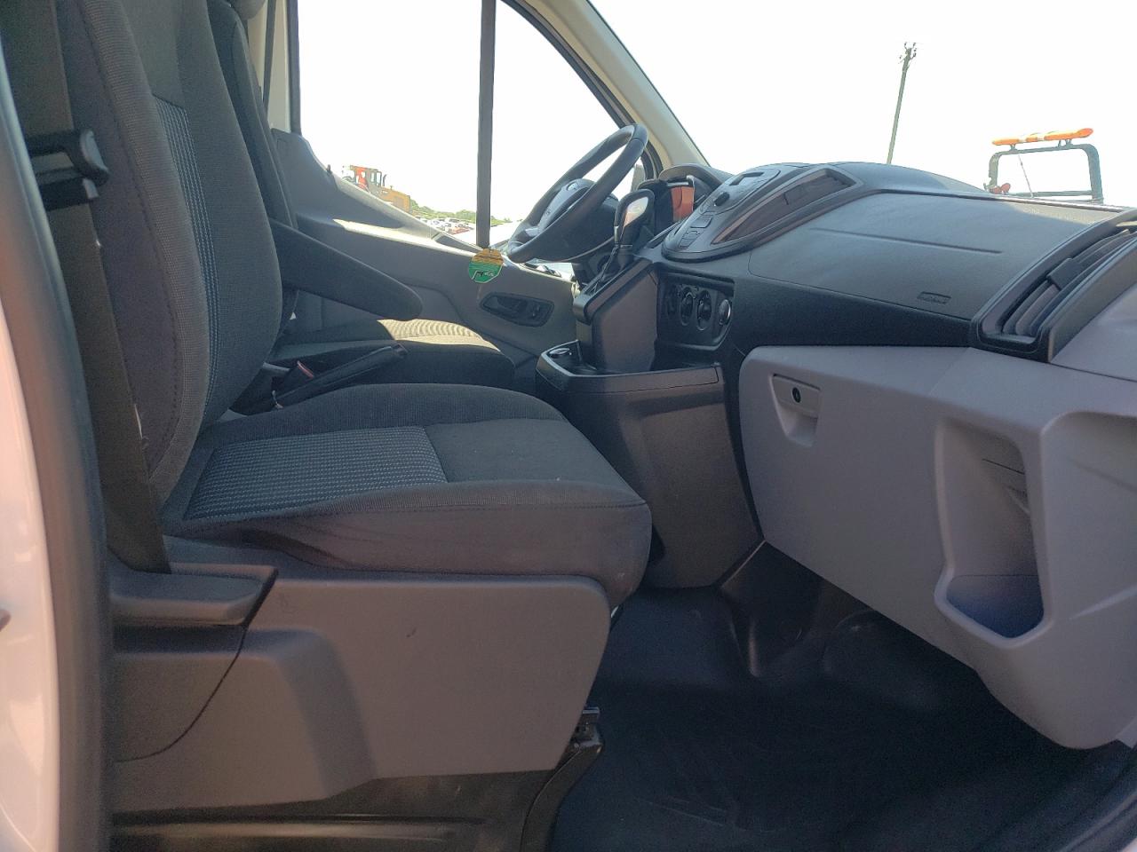 Photo 5 from auction – 2019 FORD TRANSIT T- with VIN 1FTYR1YM4KKB00941