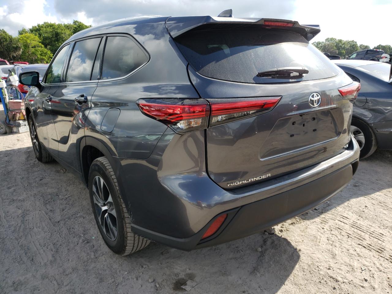 Photo 3 from auction – 2020 TOYOTA HIGHLANDER with VIN 5TDGZRAH2LS010592
