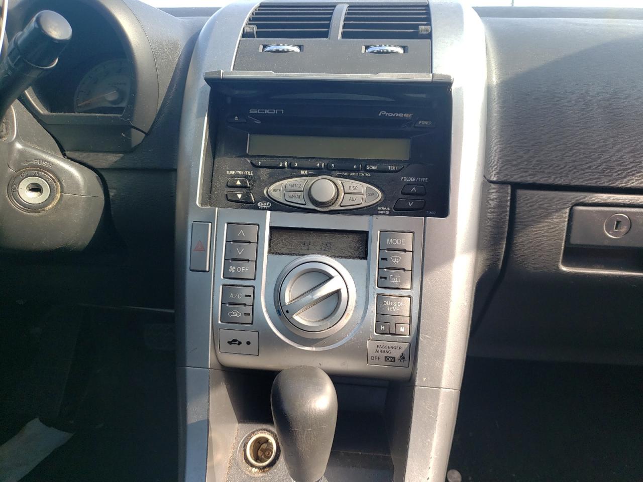Photo 9 from auction – 2007 TOYOTA SCION TC with VIN JTKDE177670150404