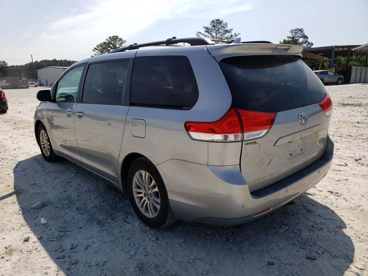 Photo 3 from auction – 2011 TOYOTA SIENNA XLE with VIN 5TDYK3DC8BS124360