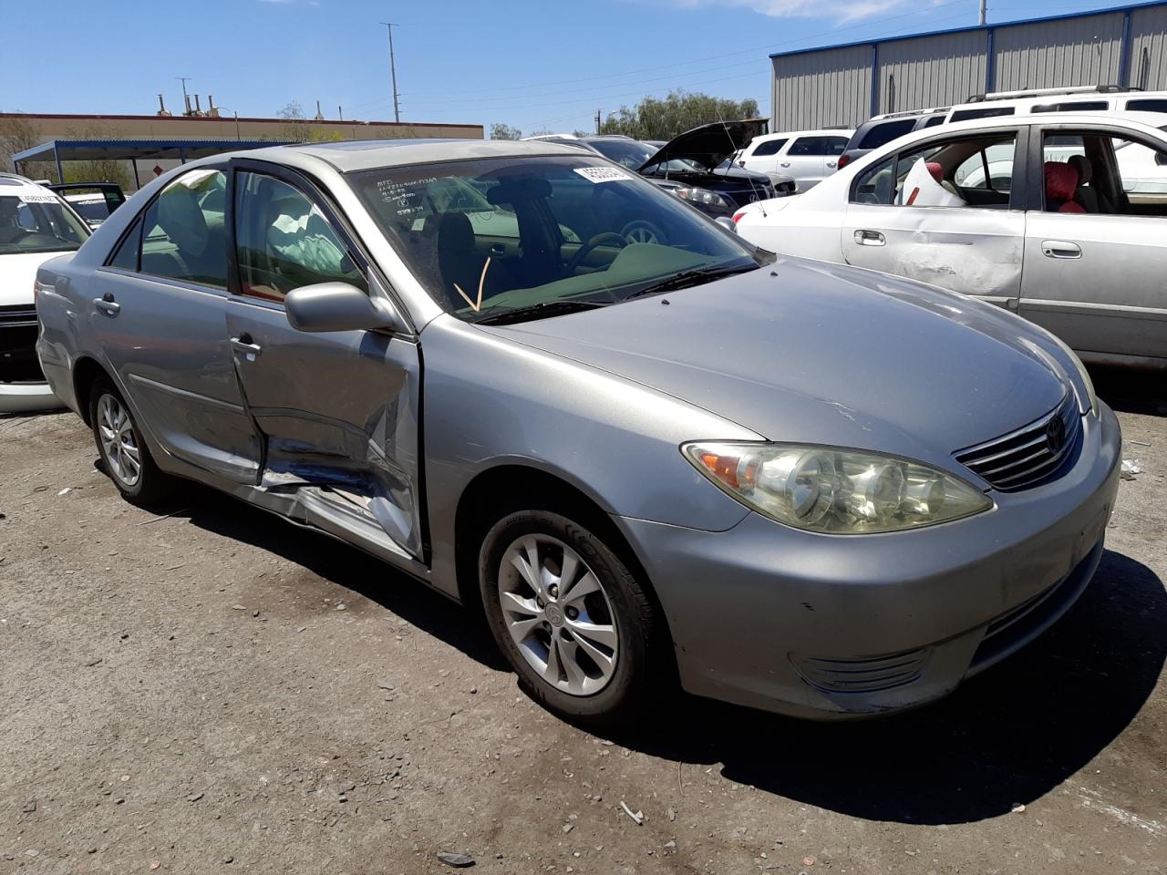 TOYOTA CAMRY LE 2005 with VIN 4T1BF30K65U591845 - Photo from auction