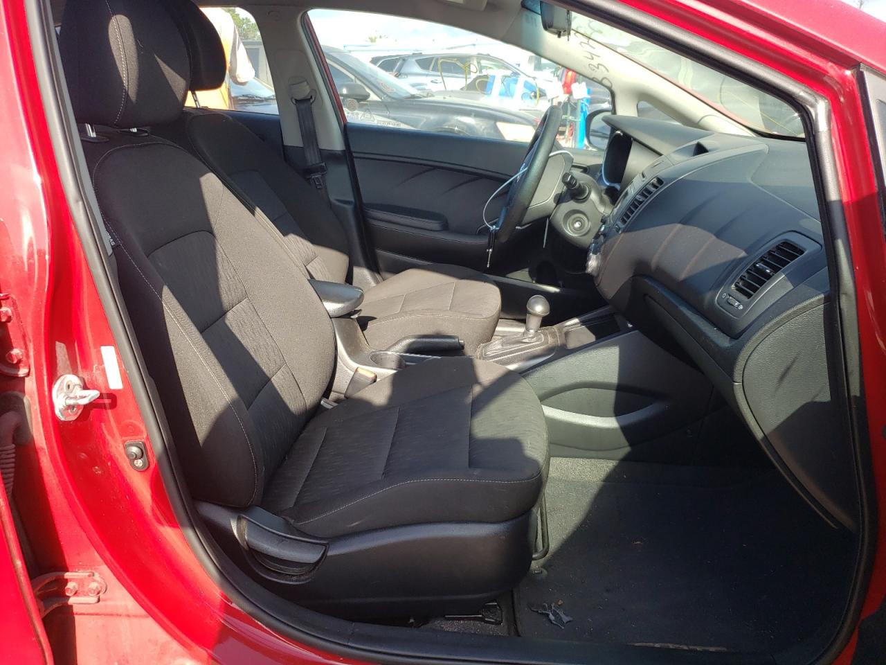 Photo 5 from auction – 2016 KIA FORTE LX with VIN KNAFK4A6XG5458508