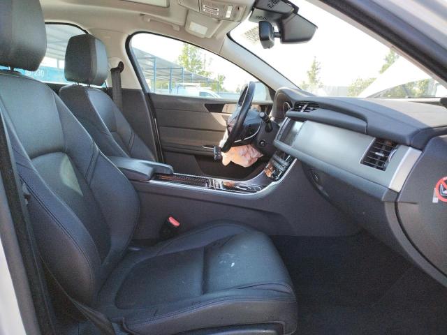 Photo 5 from auction – 2016 JAGUAR XF PREMIUM with VIN SAJBD4BVXGCY08962