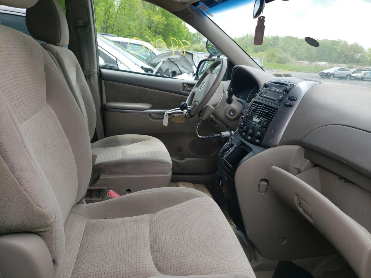 Photo 5 from auction – 2010 TOYOTA SIENNA CE with VIN 5TDKK4CC9AS335272