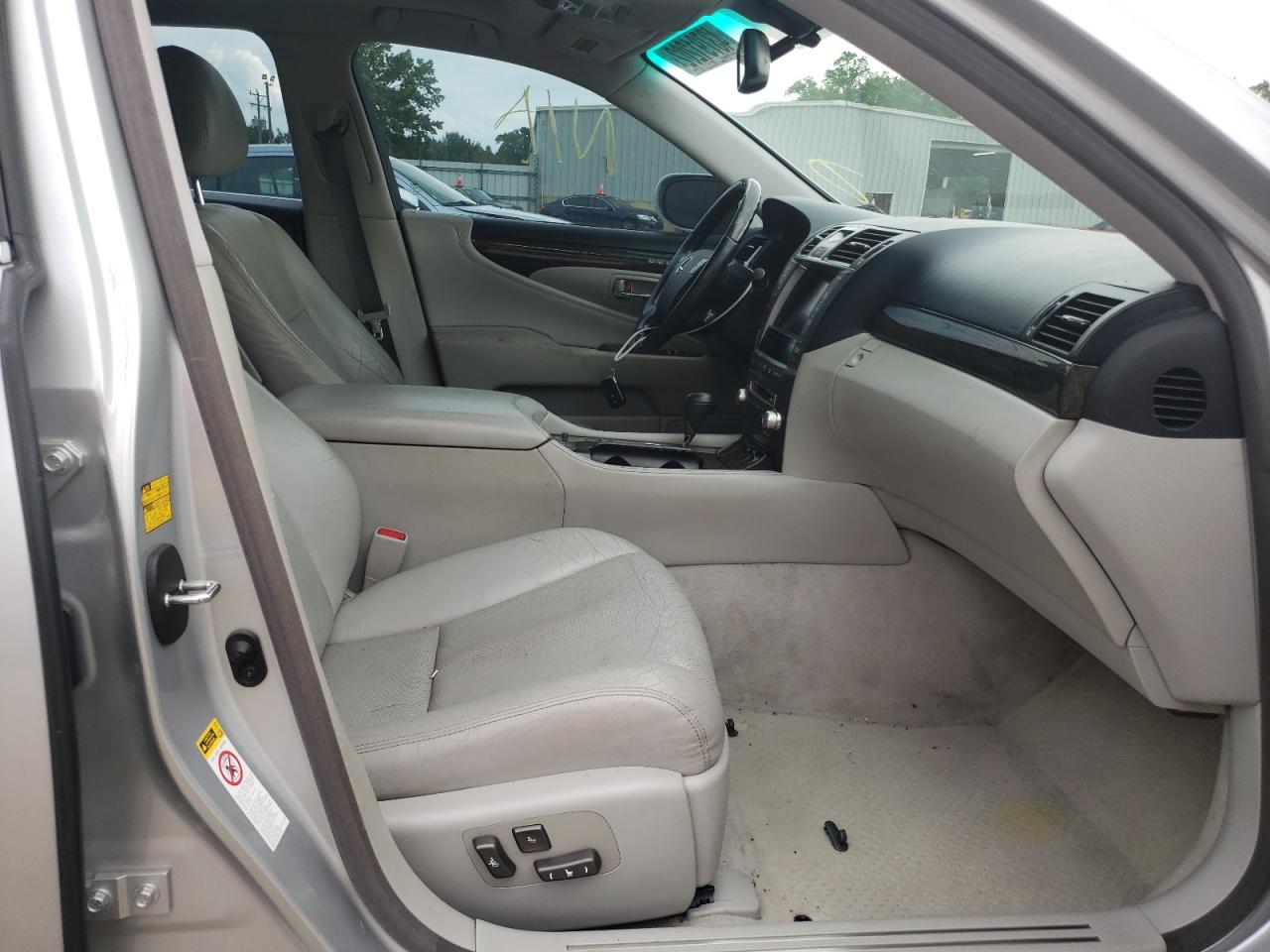 Photo 5 from auction – 2010 LEXUS LS 460 with VIN JTHBL5EF7A5098702