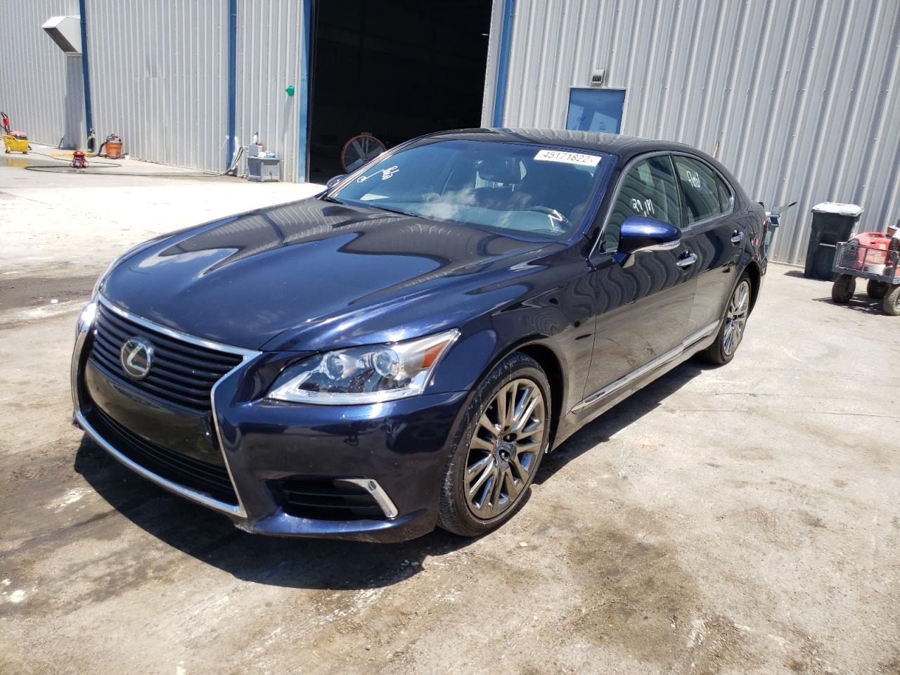 Photo 2 from auction – 2017 LEXUS LS 460 with VIN JTHBL5EF7H5144023