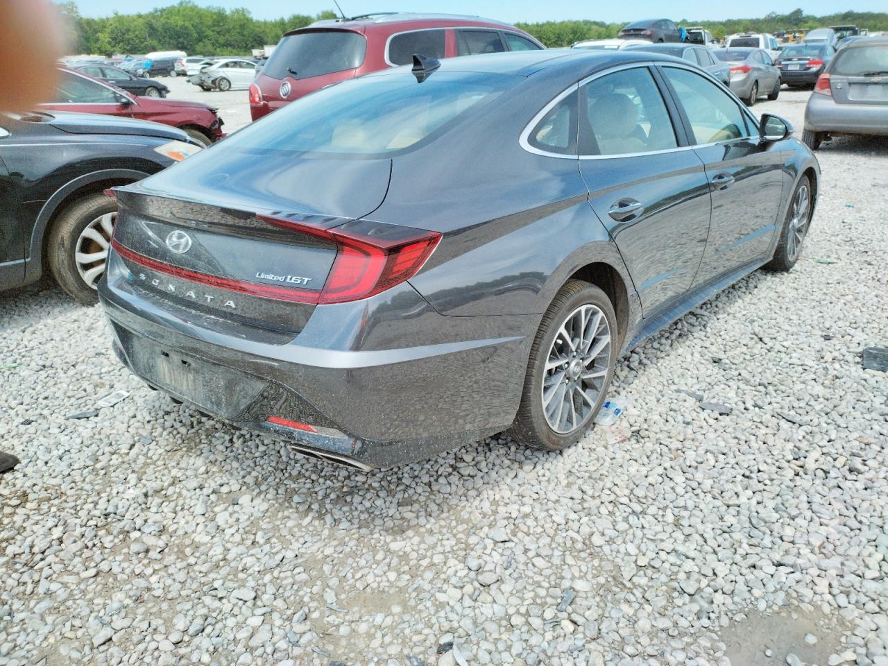 Photo 4 from auction – 2017 CHEVROLET IMPALA LT with VIN 2G1105S35H9196875