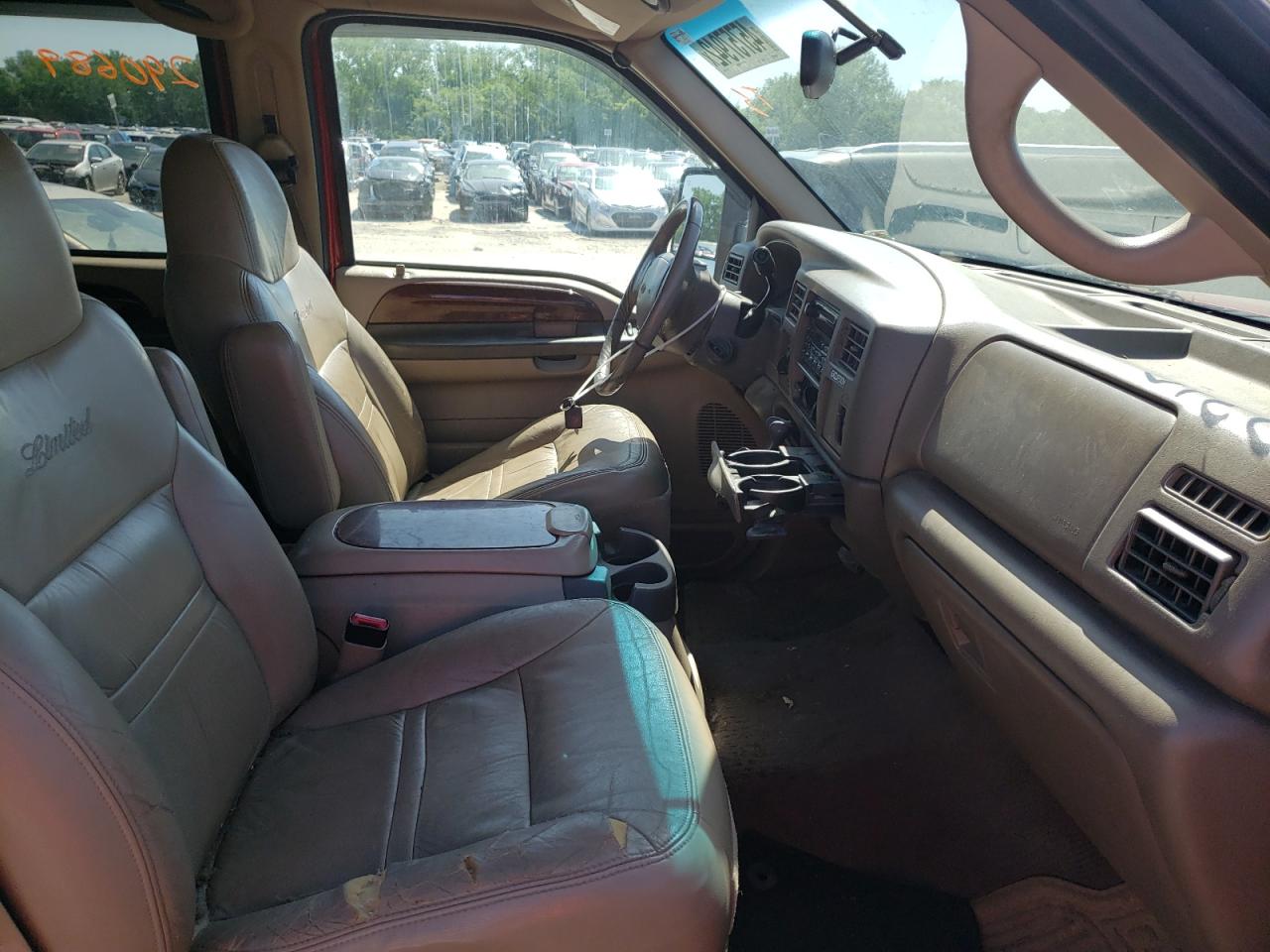 Photo 5 from auction – 2000 FORD EXCURSION with VIN 1FMNU43S3YEE17315