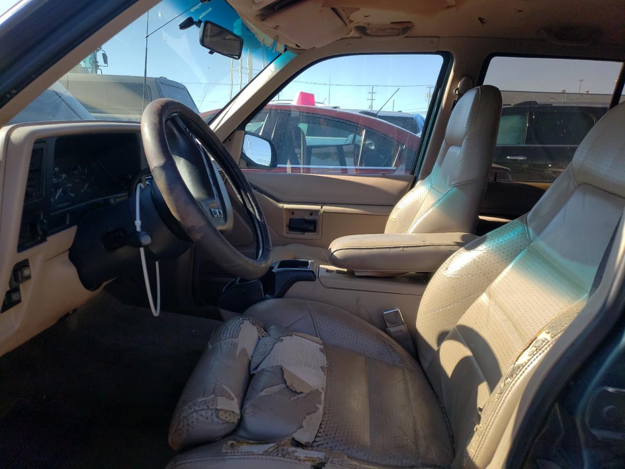 Photo 5 from auction – 1994 FORD EXPLORER with VIN 1FMDU34XXRUC84138