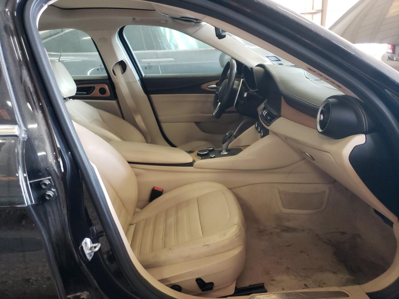Photo 5 from auction – 2018 ALFA ROMEO GIULIA TI with VIN ZARFAECN5J7568934