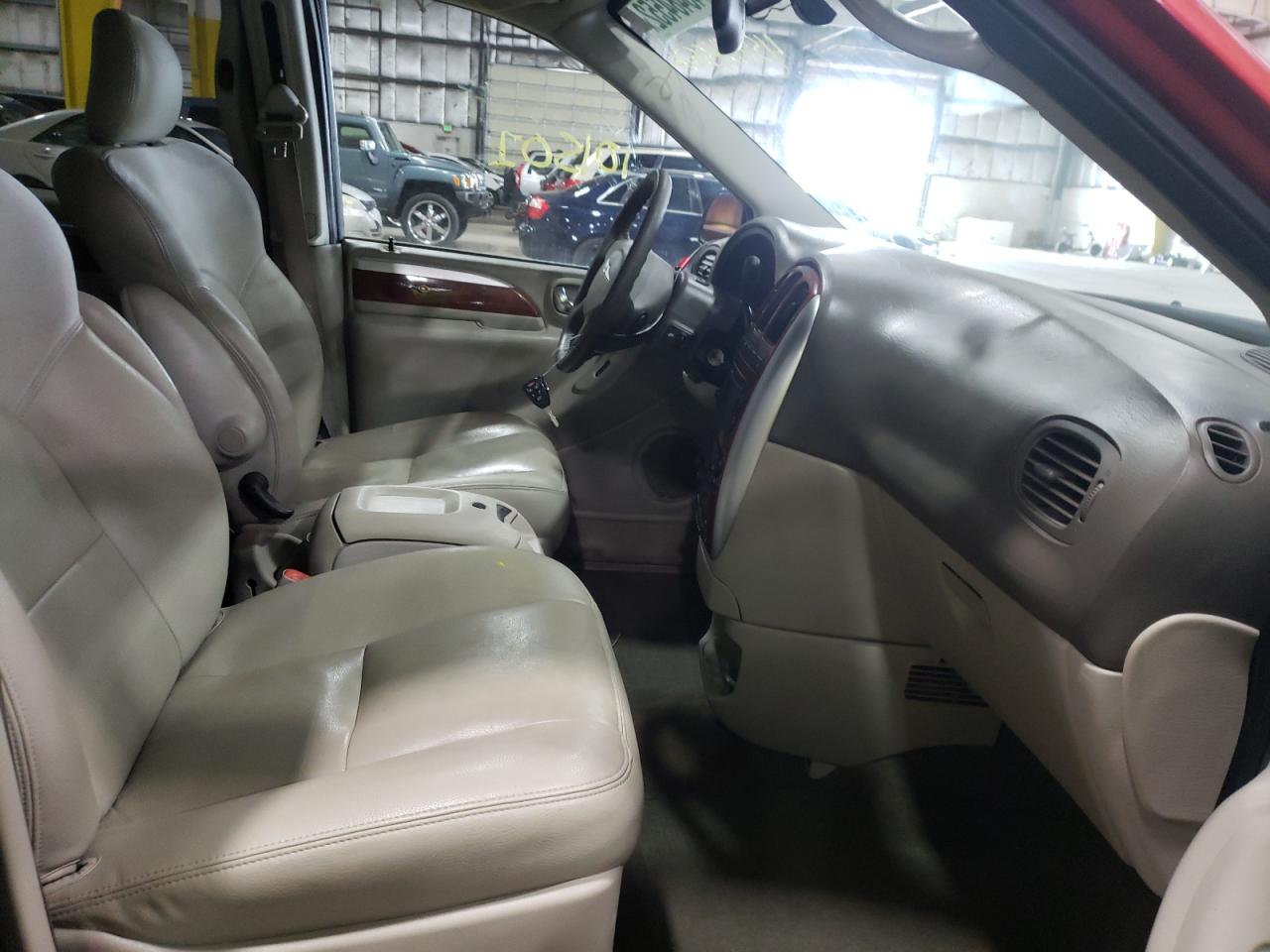 Photo 5 from auction – 2005 CHRYSLER TOWN & COU with VIN 2C8GP64L85R187727