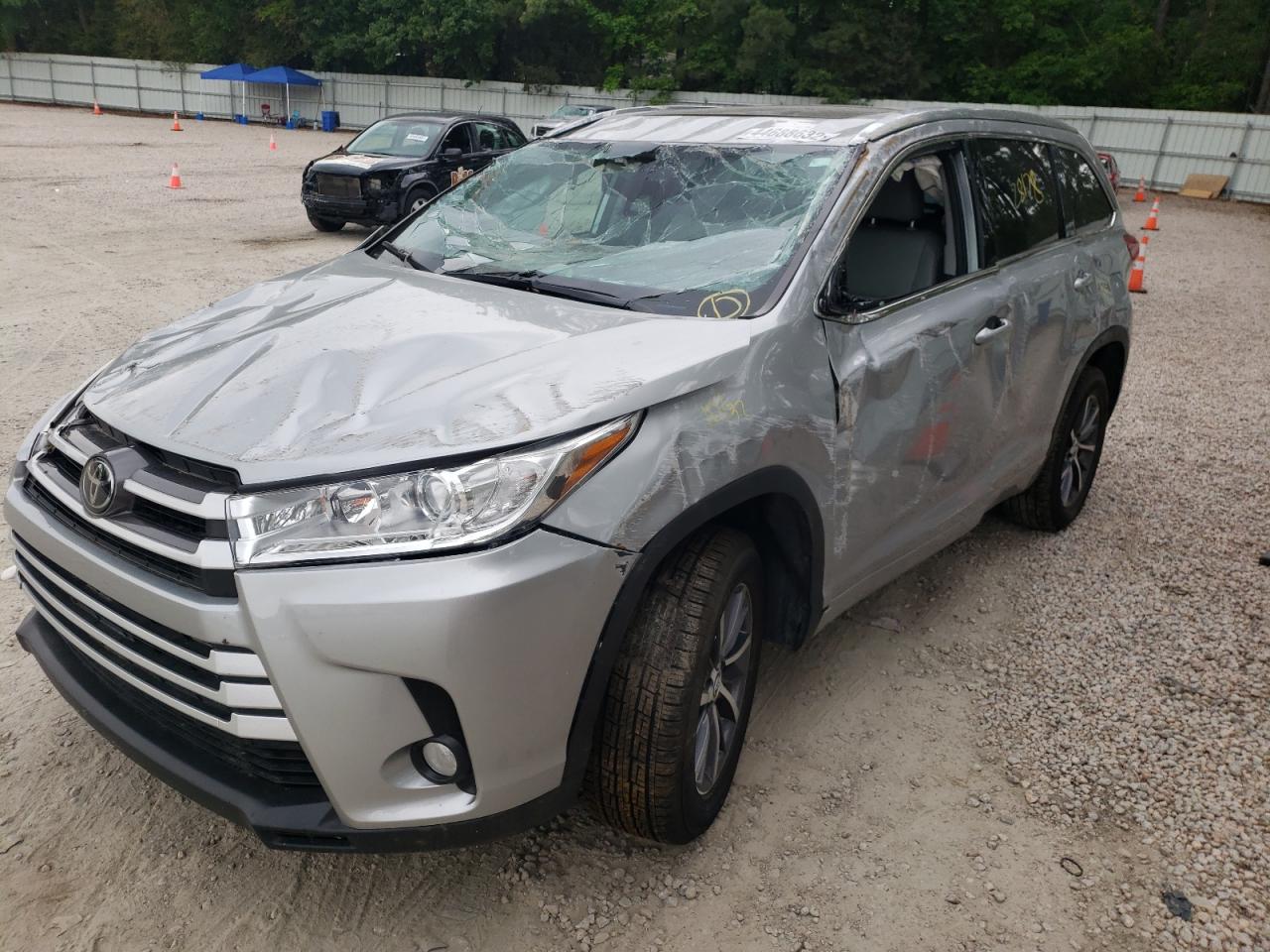 Фото 9 с аукциона – 2018 TOYOTA HIGHLANDER с VIN 5TDKZRFH4JS269729