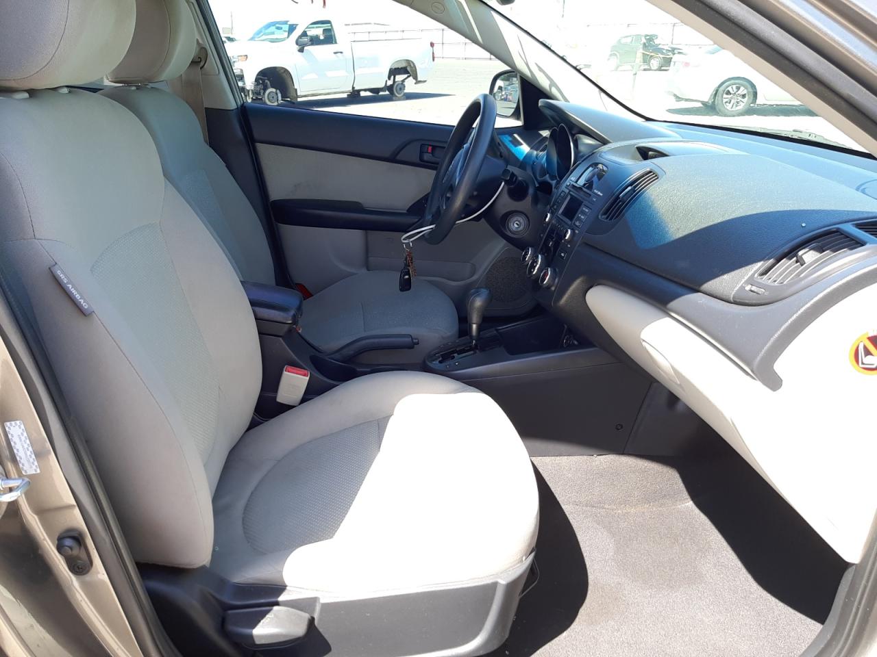 Photo 5 from auction – 2010 KIA FORTE EX with VIN KNAFU4A29A5233379