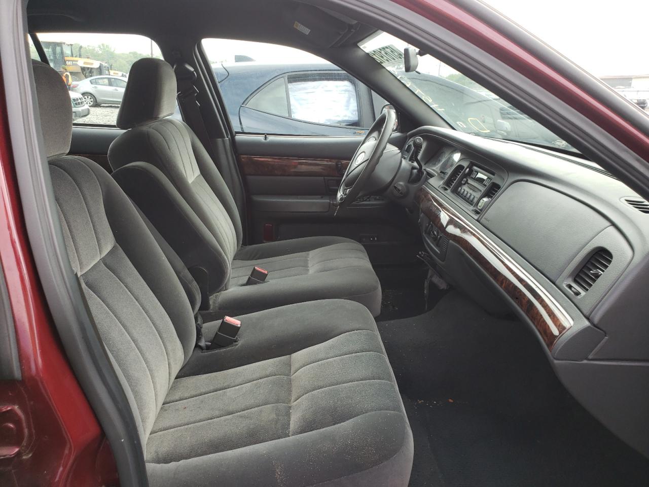 Photo 5 from auction – 2004 MERCURY GRAND MARQ with VIN 2MEFM74W94X694201