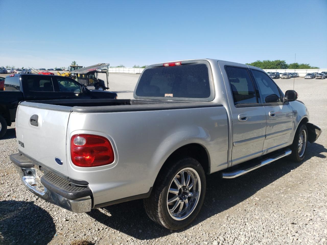 Photo 4 from auction – 2002 FORD F150 SUPER with VIN 1FTRW076X2KD61842