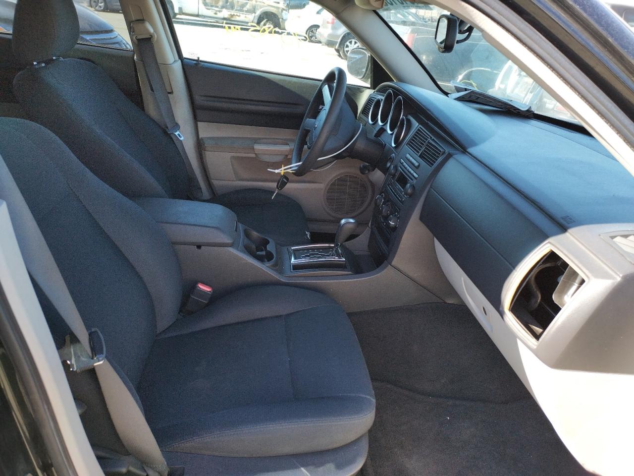 Photo 5 from auction – 2005 DODGE MAGNUM SXT with VIN 2D4FV48V35H158681