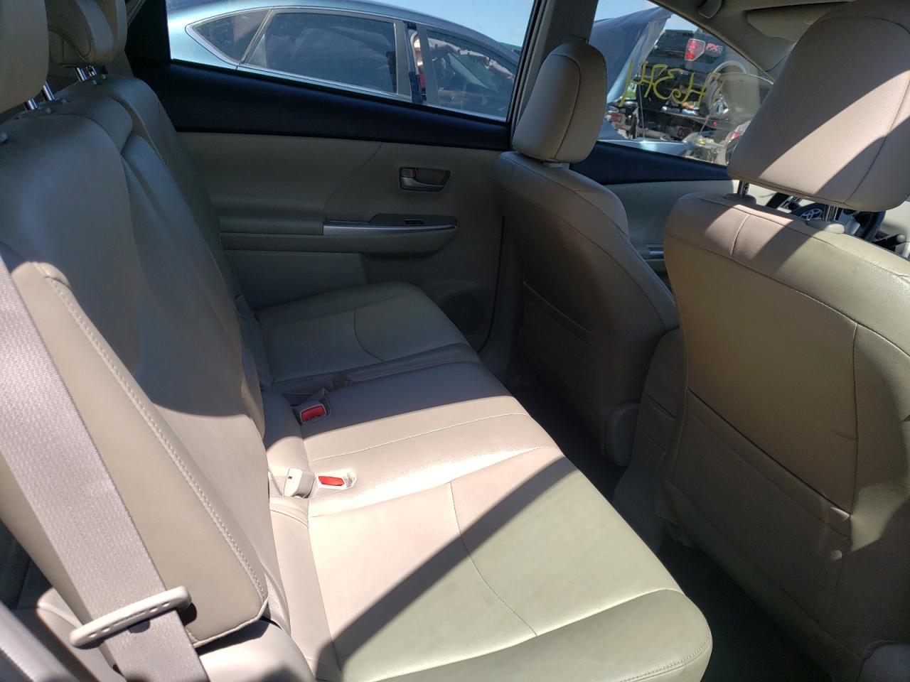Photo 6 from auction – 2014 TOYOTA PRIUS V with VIN JTDZN3EU0EJ000362
