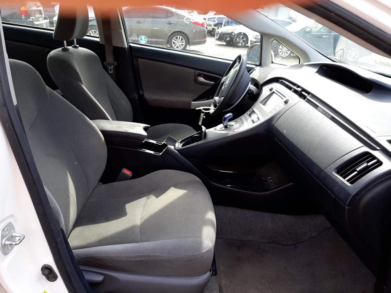 Photo 5 from auction – 2014 TOYOTA PRIUS with VIN JTDKN3DU1E1755989