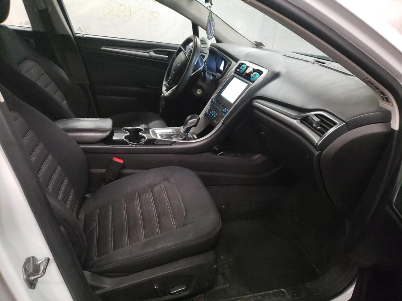Photo 5 from auction – 2016 FORD FUSION SE with VIN 3FA6P0HD4GR163618