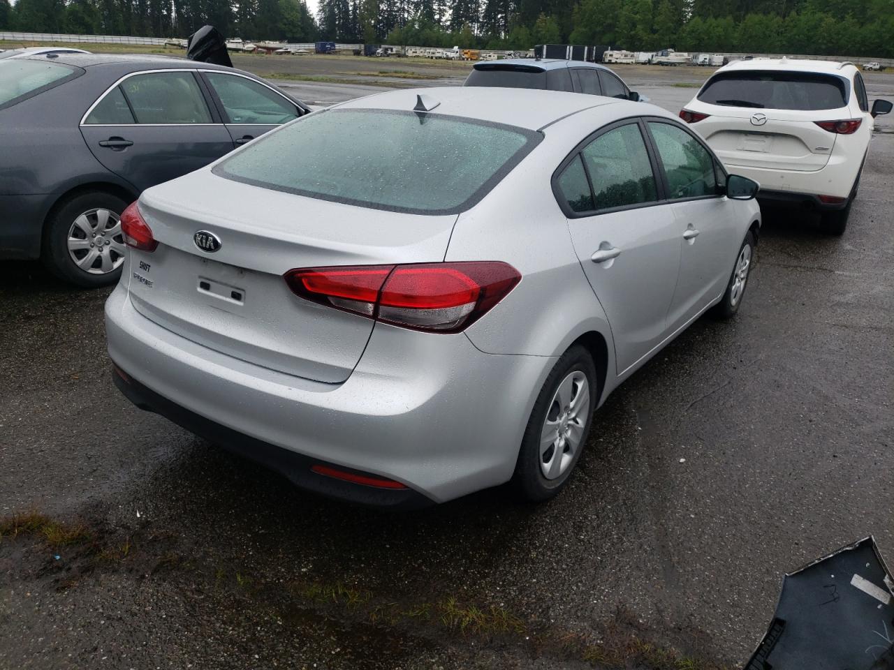 Photo 4 from auction – 2017 KIA FORTE LX with VIN 3KPFK4A70HE092687