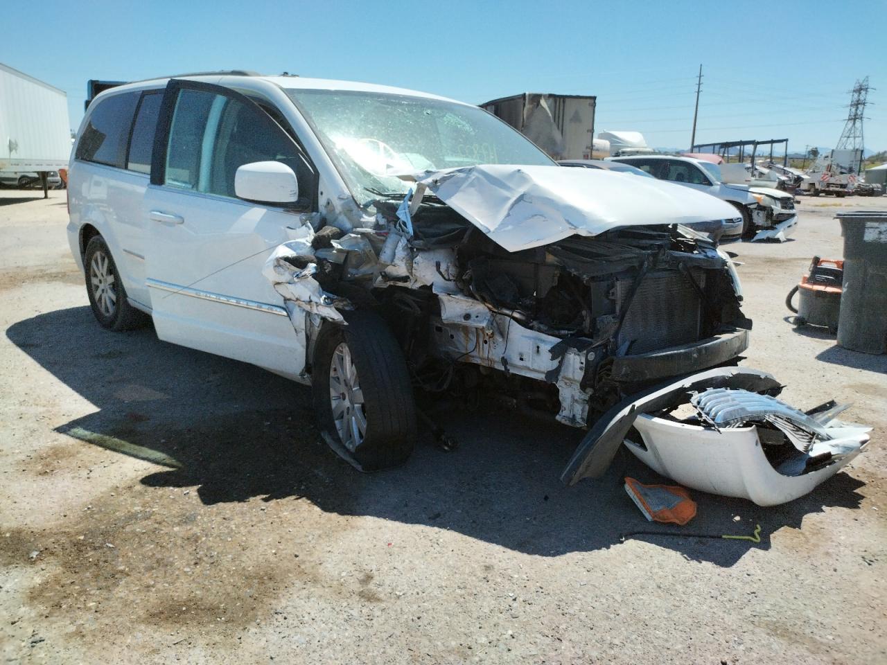 CHRYSLER TOWN & COU 2015 with VIN 2C4RC1BG5FR601790 - Photo from auction