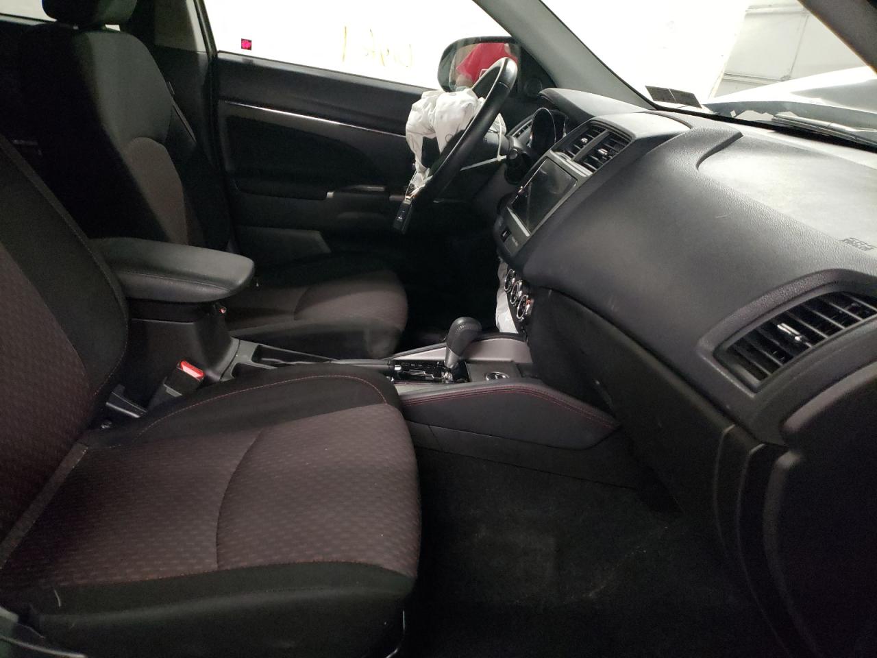 Photo 5 from auction – 2019 MITSUBISHI OUTLANDER with VIN JA4AR3AU6KU024998