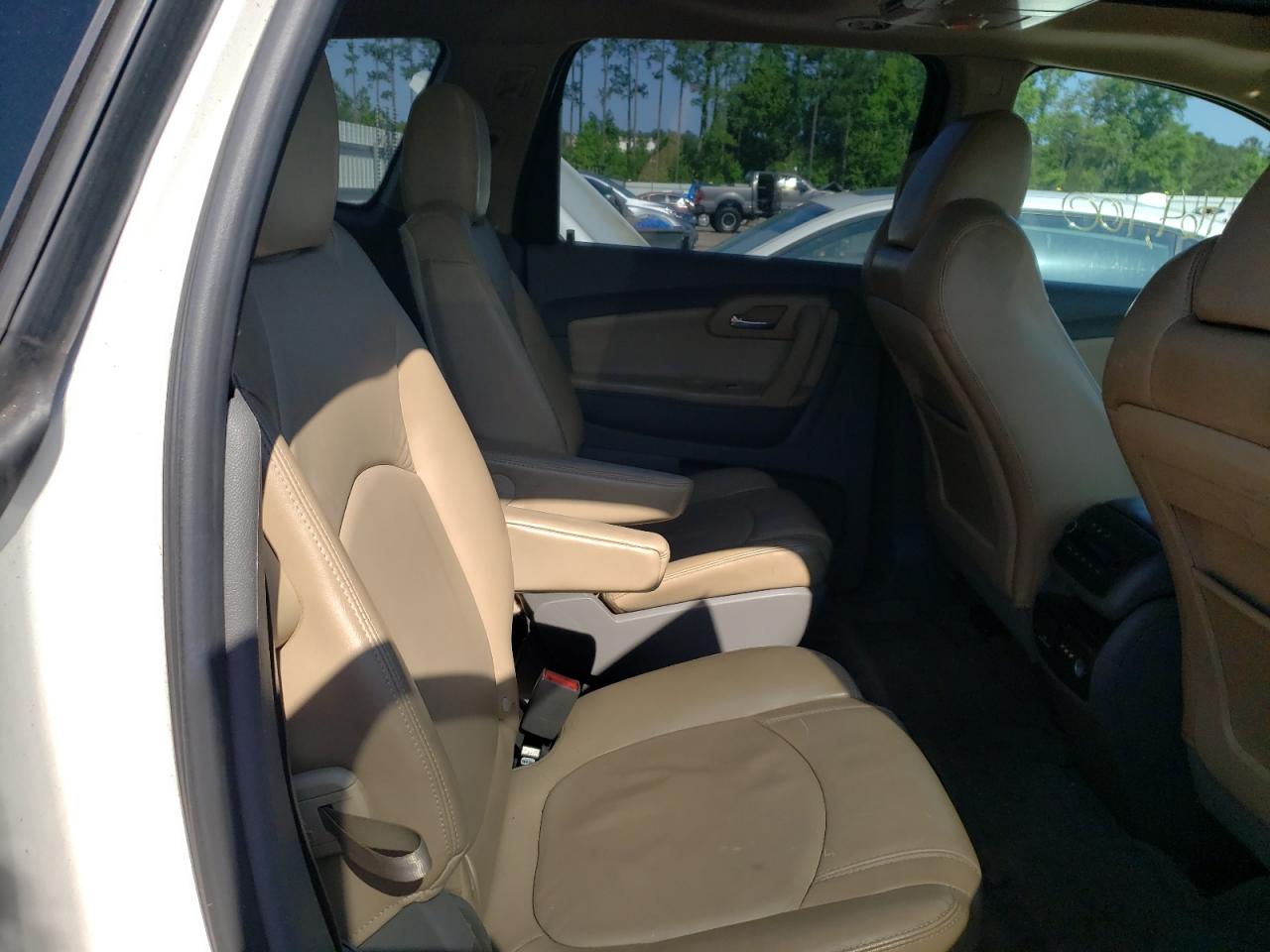 Photo 6 from auction – 2011 CHEVROLET TRAVERSE L with VIN 1GNKRJED6BJ232798