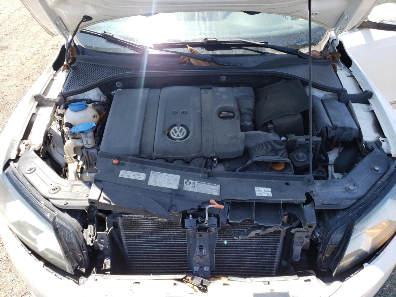 Photo 7 from auction – 2013 VOLKSWAGEN PASSAT SEL with VIN 1VWCH7A32DC004897