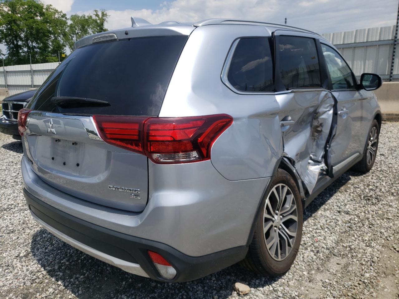 Photo 4 from auction – 2017 MITSUBISHI OUTLANDER with VIN JA4AD3A33HZ066594