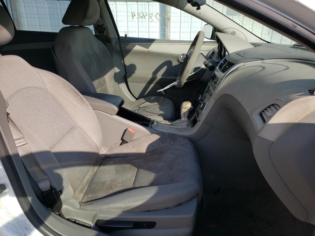 Photo 5 from auction – 2011 CHEVROLET MALIBU LS with VIN 1G1ZB5E17BF387543