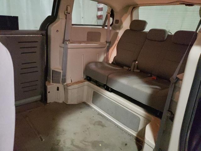 Photo 6 from auction – 2010 CHRYSLER TOWN & COU with VIN 2A4RR4DE5AR309698